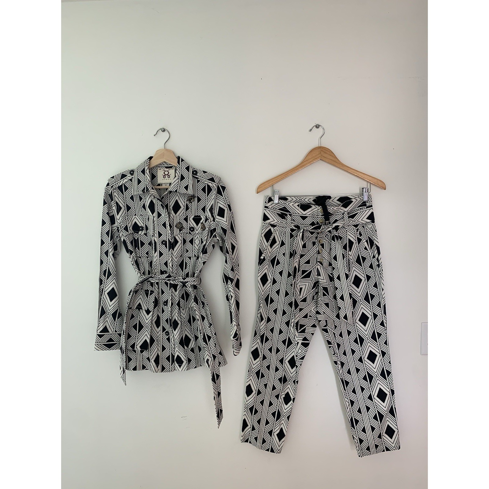 Figue Black And White Geometric Jacket Pants Set Xs Luxury Safari Bees Resort